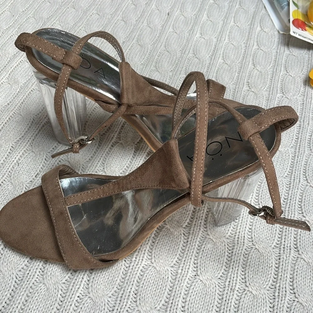 Women’s NOA 10 faux suede strappy clear plastic/lucite chunky 4.25” heels - Picture 5 of 12